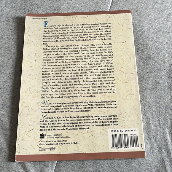 Laura Ingalls Wilder Country soft cover book.Used but in very good condition - Picture 2 of 2